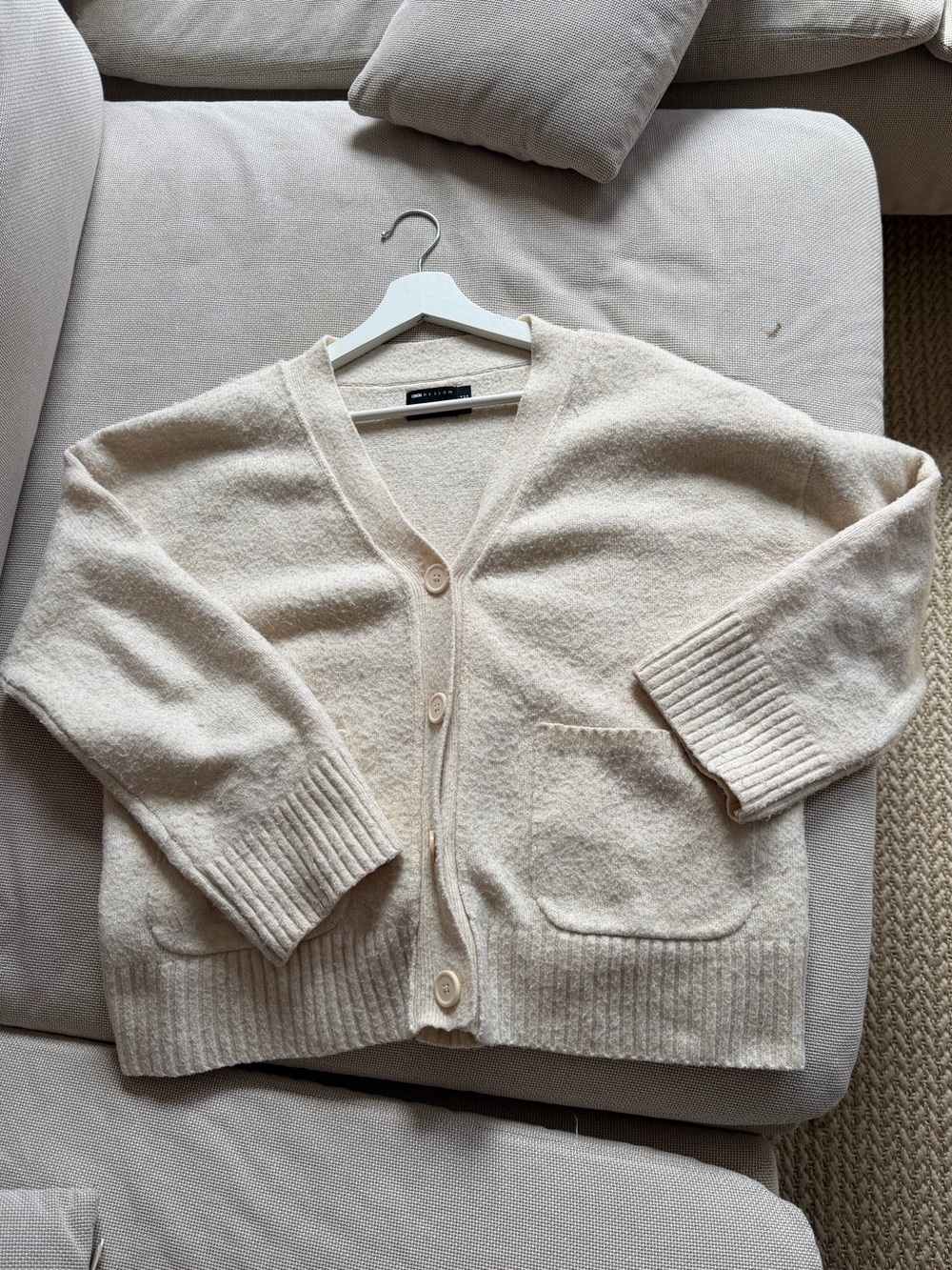 ASOS Cream Button-Up V-Neck Cardigan - Picture 2 of 4